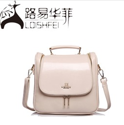 青春物語 路易華菲學院風雙肩包，可愛與實用的完美融合